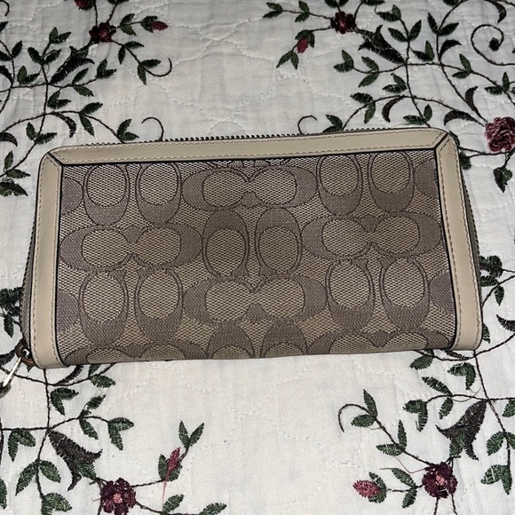 Tan coach wallet - Picture 1 of 4